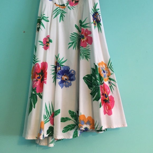 Cute for summer,white dress with colourful flowers - Picture 4 of 7